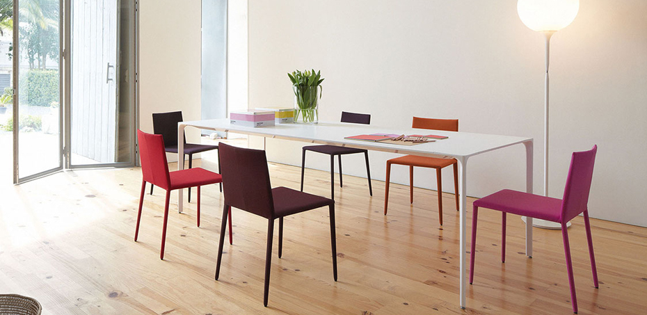 Nuur - Arperテーブルの設計、デザイナー Simon Pengelly