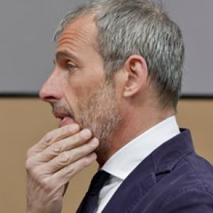 Progetto CMR、ミラノの統合設計スタジオ — Las Mobili のデスク Elite と役員チェア Lead のデザイナー