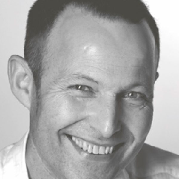 ソファMon CoeurとアームチェアNautileのデザイナー、Peter Harvey