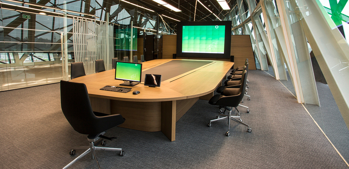 イタリアのエグゼクティブオフィスチェア アストン by Arper Italia