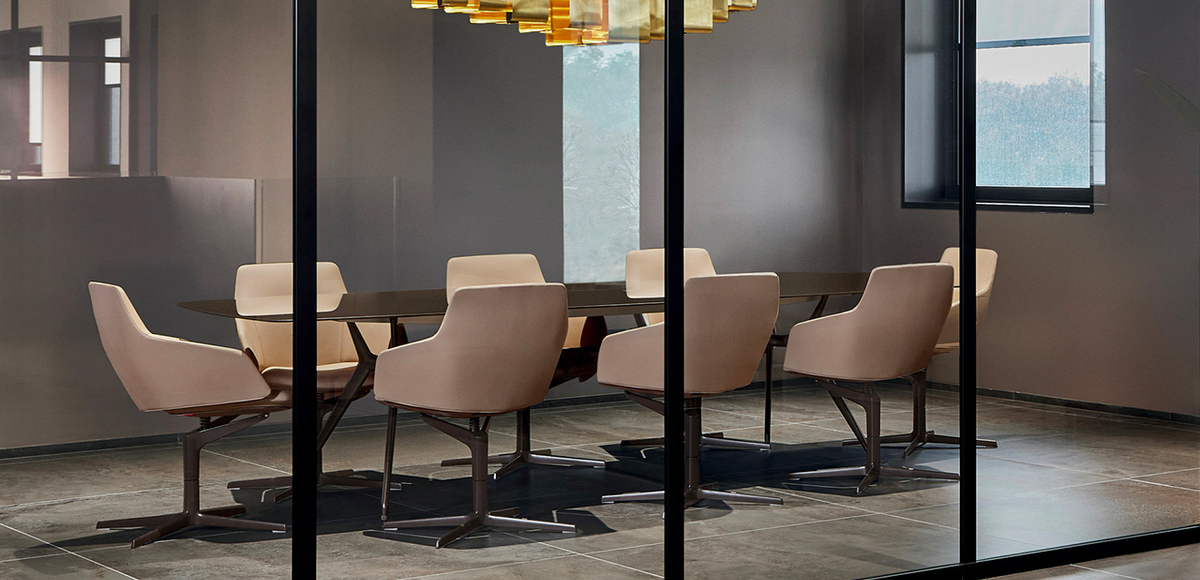 イタリアのエグゼクティブオフィスチェア アストン by Arper Italia