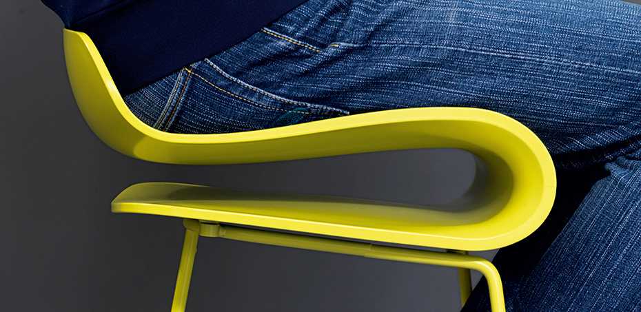 BCNデザインバースツール by Kristalia、デザイン Harry&Camila