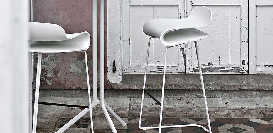 BCNデザインバースツール by Kristalia、デザイン Harry&Camila