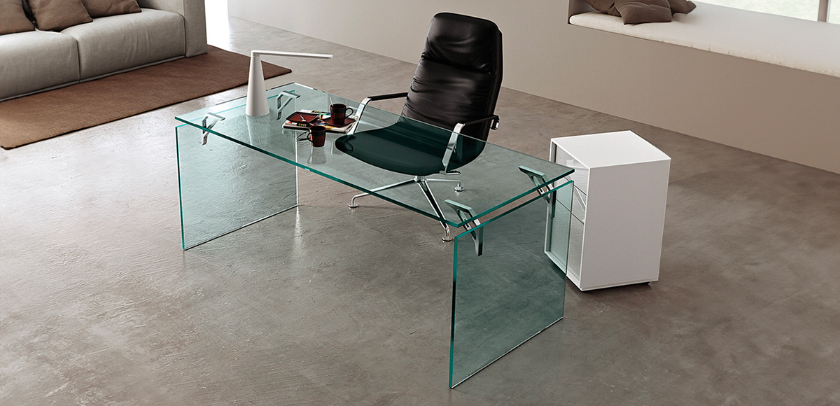 曲線ガラスデスクBright Fiam製、デザイン：Valerio Cometti