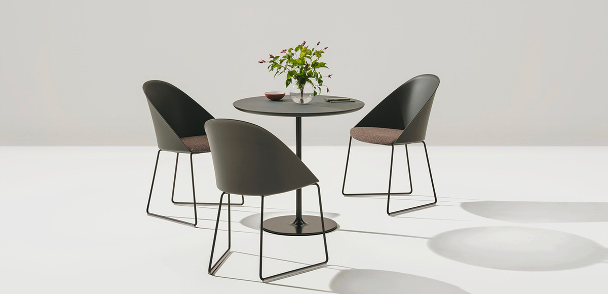 Cila、イタリアのモダンチェア by Arper、デザイン：Lievore Altherr