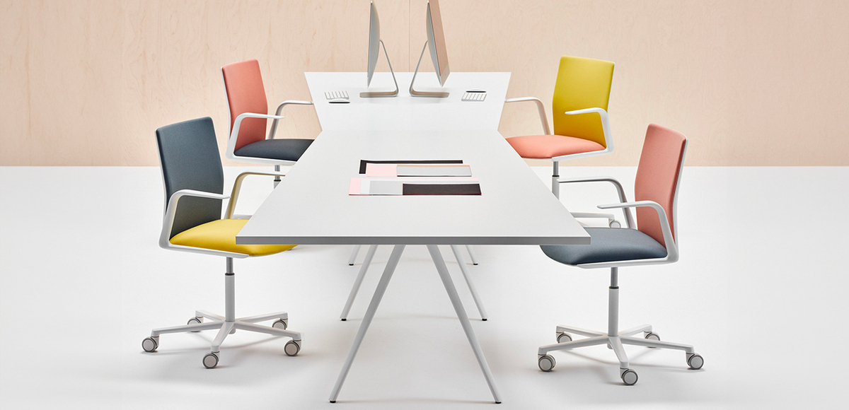 ArperのイタリアンデザインオフィスチェアKinesit、デザインLievore