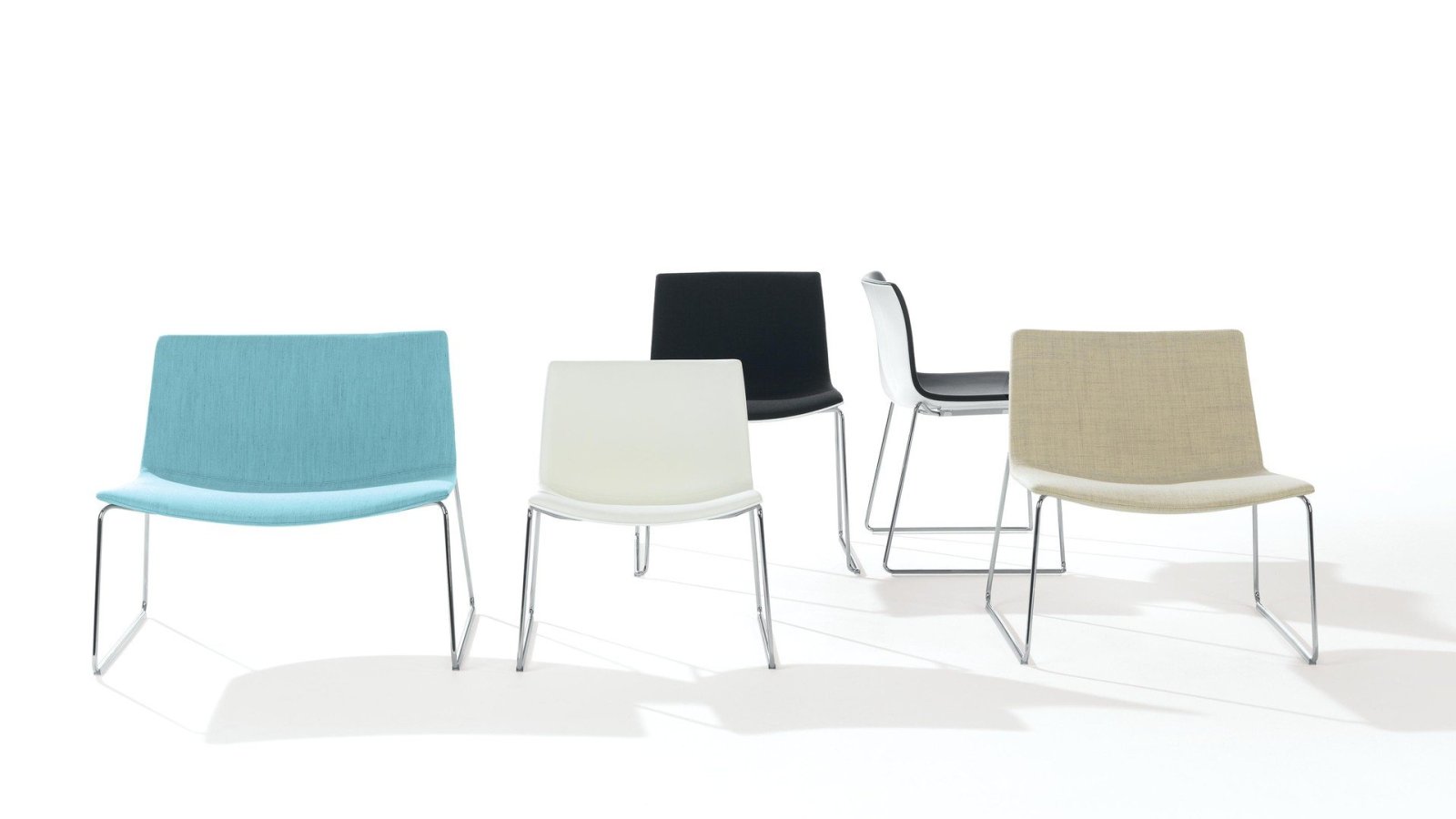 Arper のデザインチェア Catifa 53、ポリプロピレンのシェルとスチール 4 本脚