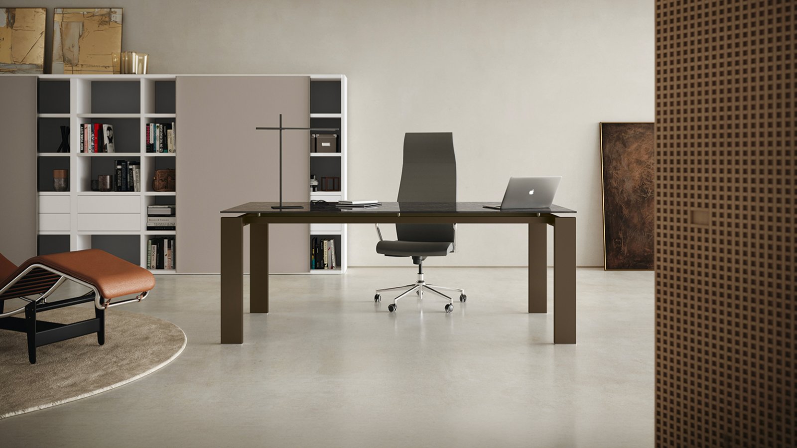 Colombini Office のエグゼクティブデスク GO とメラミン支柱