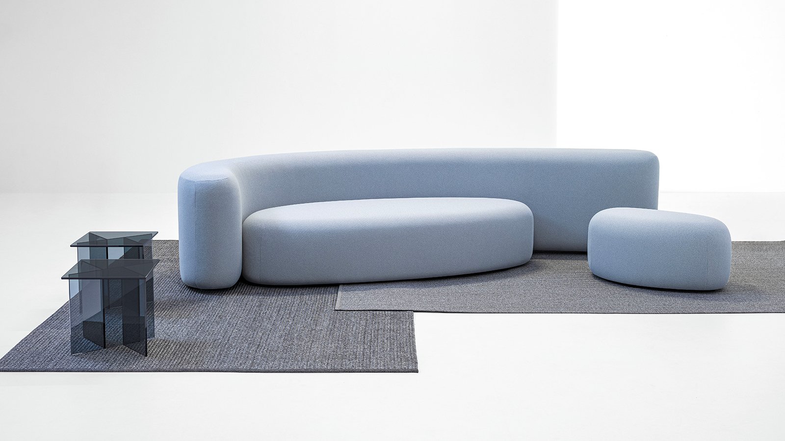 LaCividina の Lisse ソファを正面から全景で