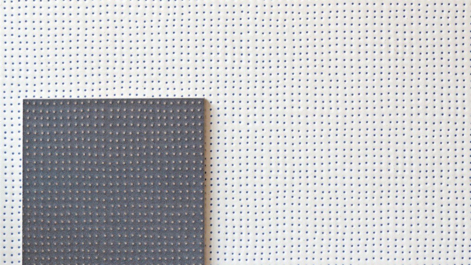 MutinaのPico Down Natural Blanc 沈んだドットのテクスチャー