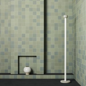 Light Blue色Mewsで仕上げたオフィスの洗面室