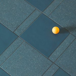 Timeタイルを床に張ったオフィス空間