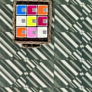 Mutina の Azulej Flores 柄のディテール