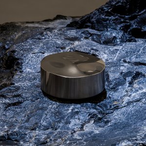 ホテル洗面室に設置された CEA Design の Allure
