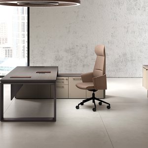 周囲フレーム付きオーク天板の Bralco 役員デスク Arche
