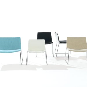 Arper のデザインチェア Catifa 53、ポリプロピレンのシェルとスチール 4 本脚