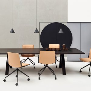 電源・データモジュール付きの Cross Office