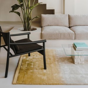 ローテーブル脇の Kata ラウンジ