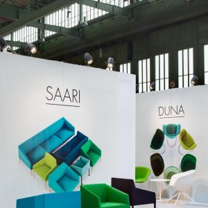 Arper Saariで構成された完全なラウンジゾーン