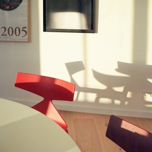 Arper Saya チェアの座面に装着したレザークッション