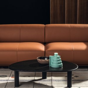 Shaal の構成におけるファブリックとレザーの組み合わせ