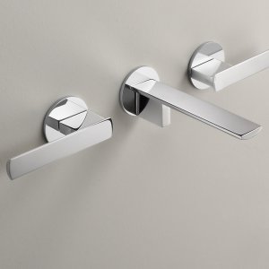 Cea Design の Ayla、磨き仕上げステンレスの壁付ツーハンドル水栓