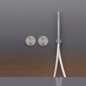 シャワー壁に構成された Giotto の壁面コントロール