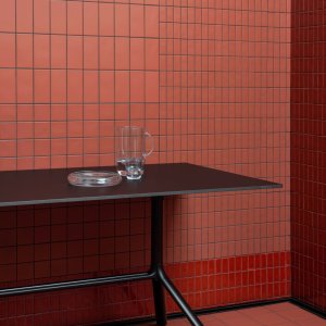 マットの Din を敷いた屋外テラス
