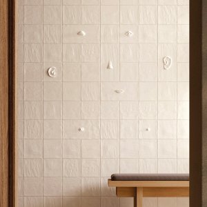 Mutina の Mouths Glossy を Chalk Matt の壁に