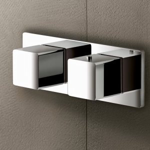 Acquafit ヘッドと3出口サーモスタットを組んだ Mint のシャワー
