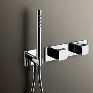 Mint 壁付け水栓、Fantini 公式写真の Matt Gun Metal