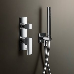 壁付けの Mint 洗面水栓、出寸法 19 cm、Chrome 仕上げ