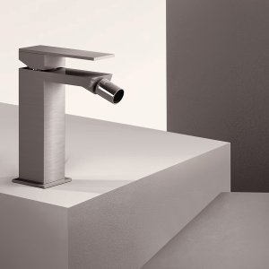 Matt Black の Fantini Mint 高タイプと置き型洗面器