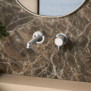 イタリア製デザイン水栓 Flora、デッキ付け5穴のバスタブ水栓