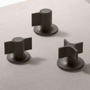 イタリア製デザイン水栓 Flora、翼二枚とPolished Nickel