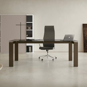 Colombini Office のエグゼクティブデスク GO とメラミン支柱
