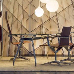 ダークブラウンの Kuna Chair
