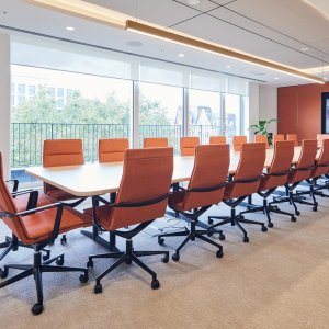 会議から経営室まで揃うICFのValeaコレクション