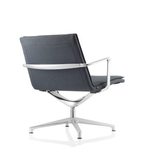会議テーブルに並ぶValea Chairの列