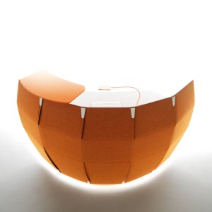 モニターとキーボードを置いた Funny Sat の作業側