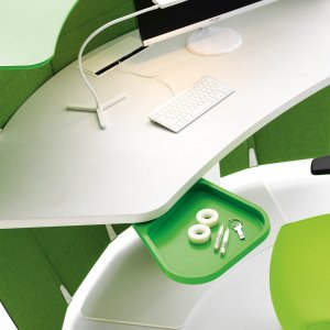 Funny Sat 天板下に吊られた PC ホルダー