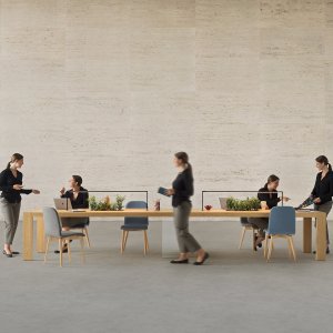 Kyo のテーブルと収納で構成した会議室