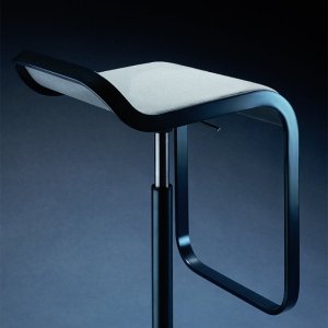 LEM スツールのフットレストの細部