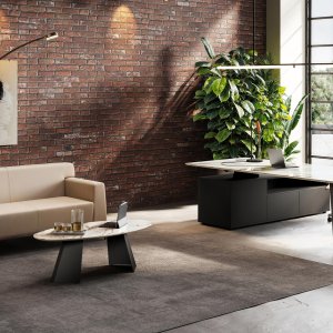 Las MobiliのMonolithエグゼクティブデスク — Calacattaセラミック天板とV字鋼板脚