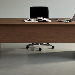 オーク突板の役員デスク Otto+、Martex 製