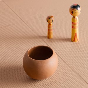 シルクスクリーンの赤点が並ぶPico Red Dots Gris