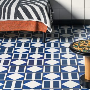 Du Pasquier がデザインした Black Terracotta 柄