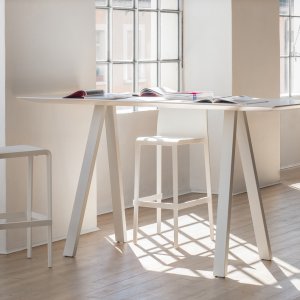 Pedrali Arki-Table のスチール角パイプ 80×40 mm 架台脚