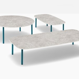 Buddy の黒いテクノポリマー製グライド（Pedrali）