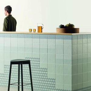 Tape コレクションの Grainy Green 柄 釉薬掛けタイル